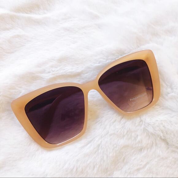 Hannah Clear Pink Oversized Cat Eye Sunglasses - Picture 1 of 10
